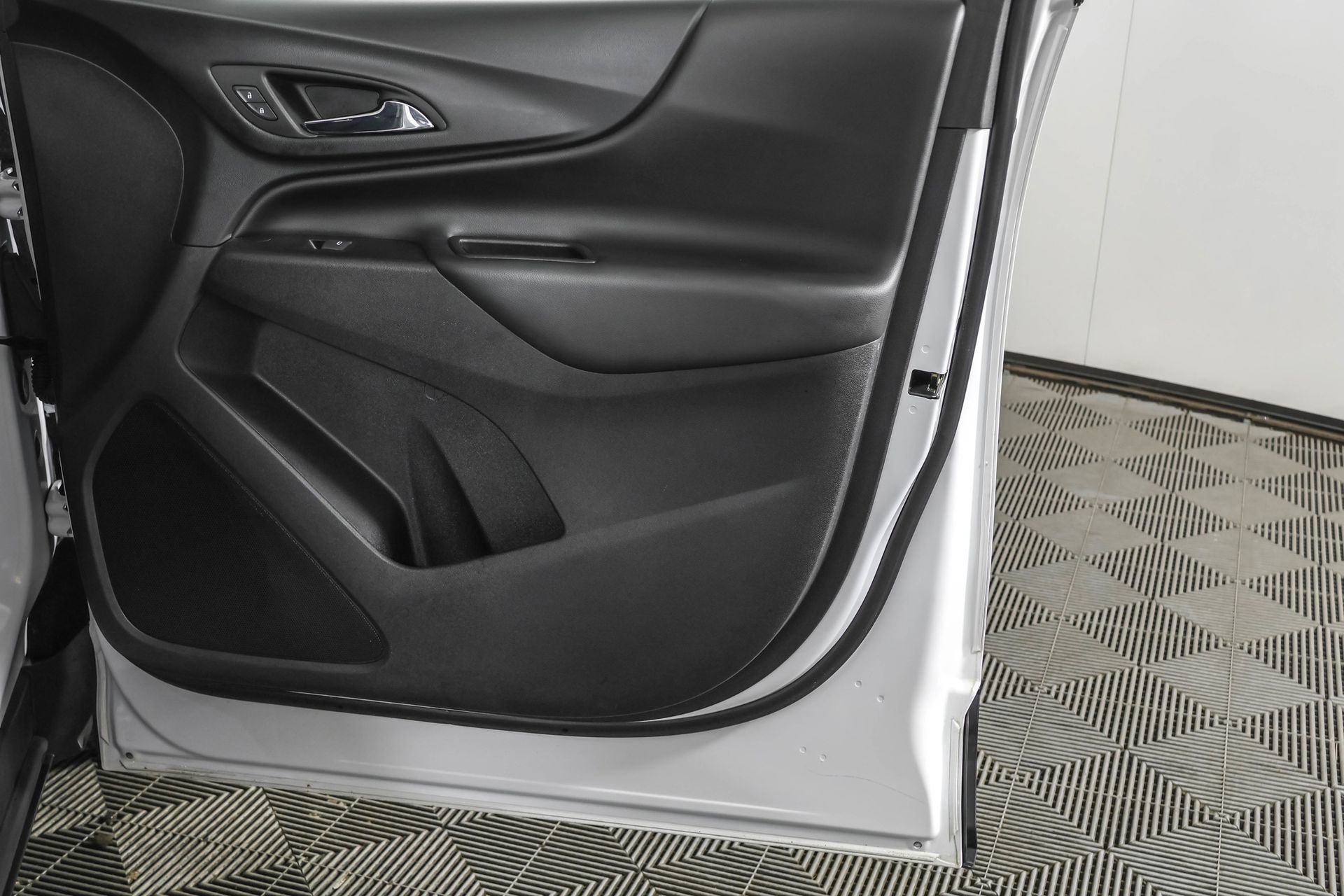 Used 2018 Chevrolet Equinox LT image 49