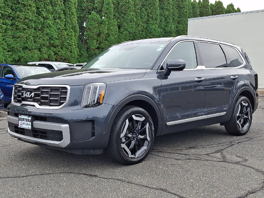 Used 2023 Kia Telluride S AWD/4WD image 3