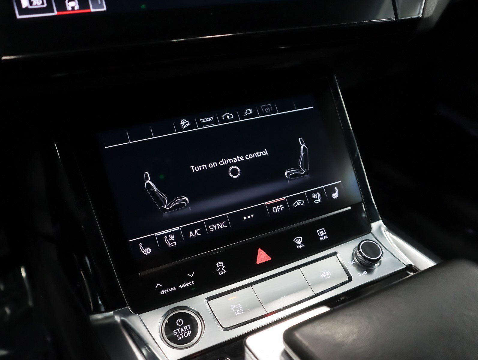 Used 2024 Audi Q8 e-tron Premium Plus image 23