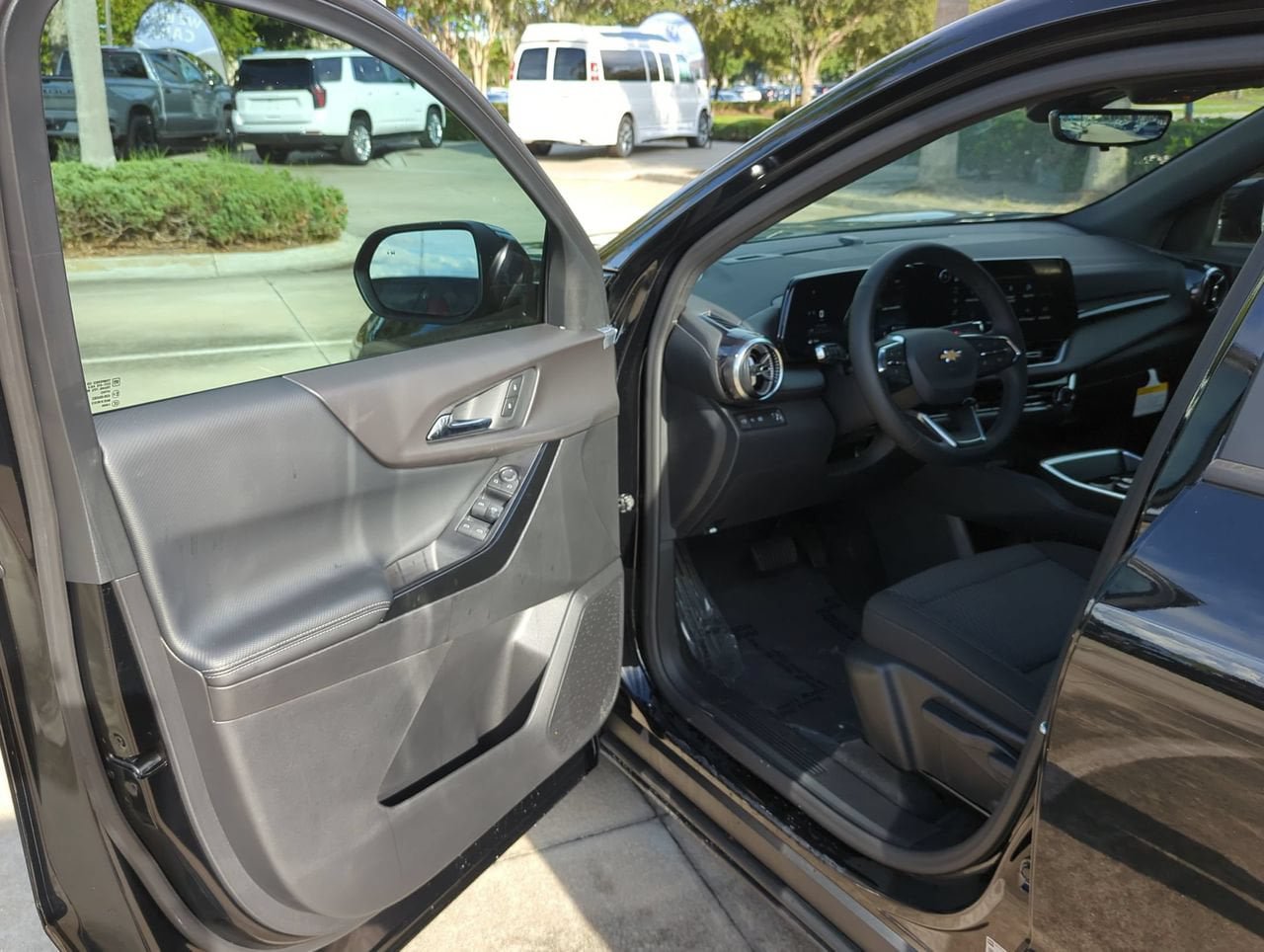 New 2027 Chevrolet Equinox LT w/ Safety and Technology Package FWD image 6