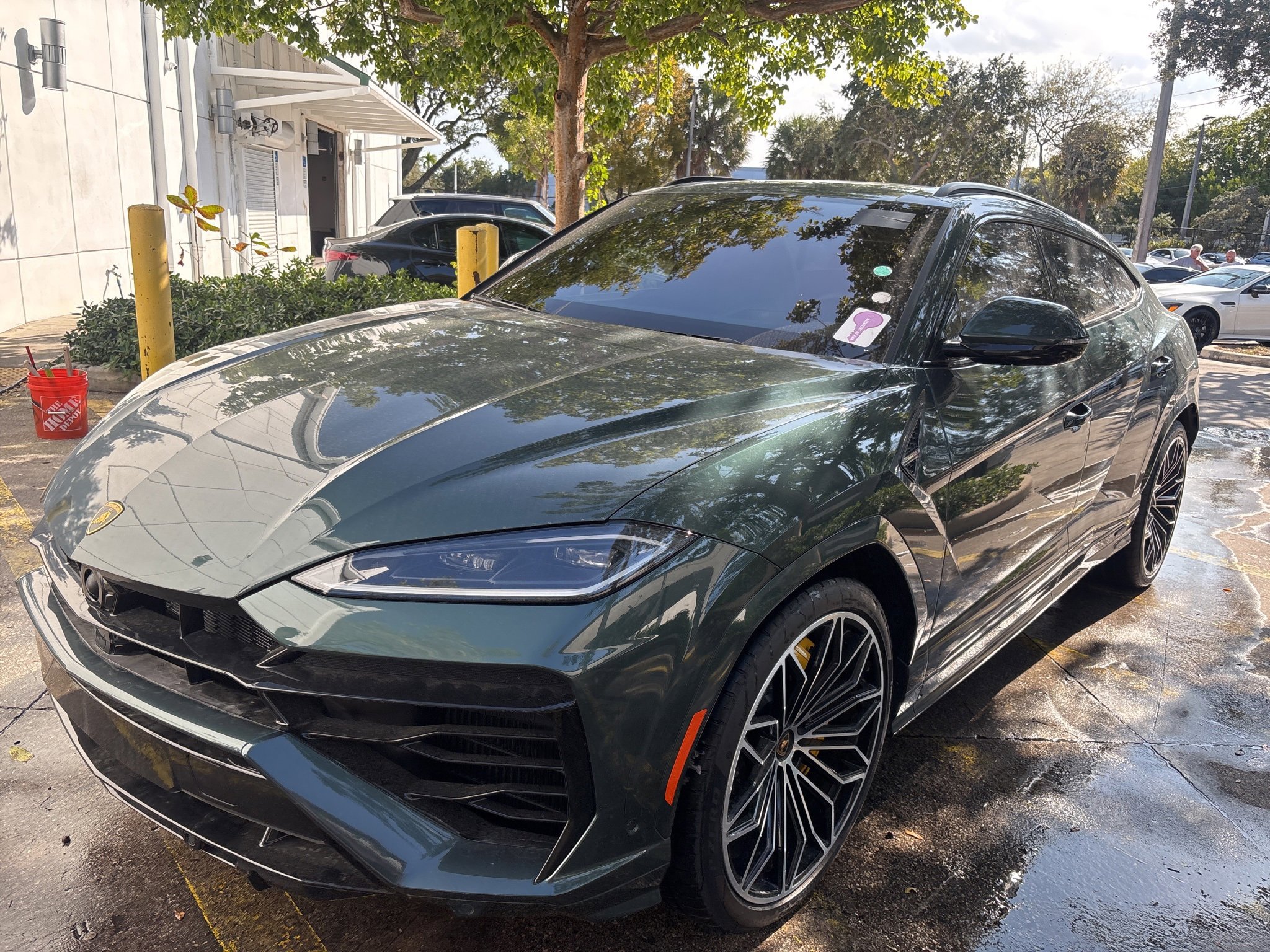 Used 2025 Lamborghini Urus SE image 3