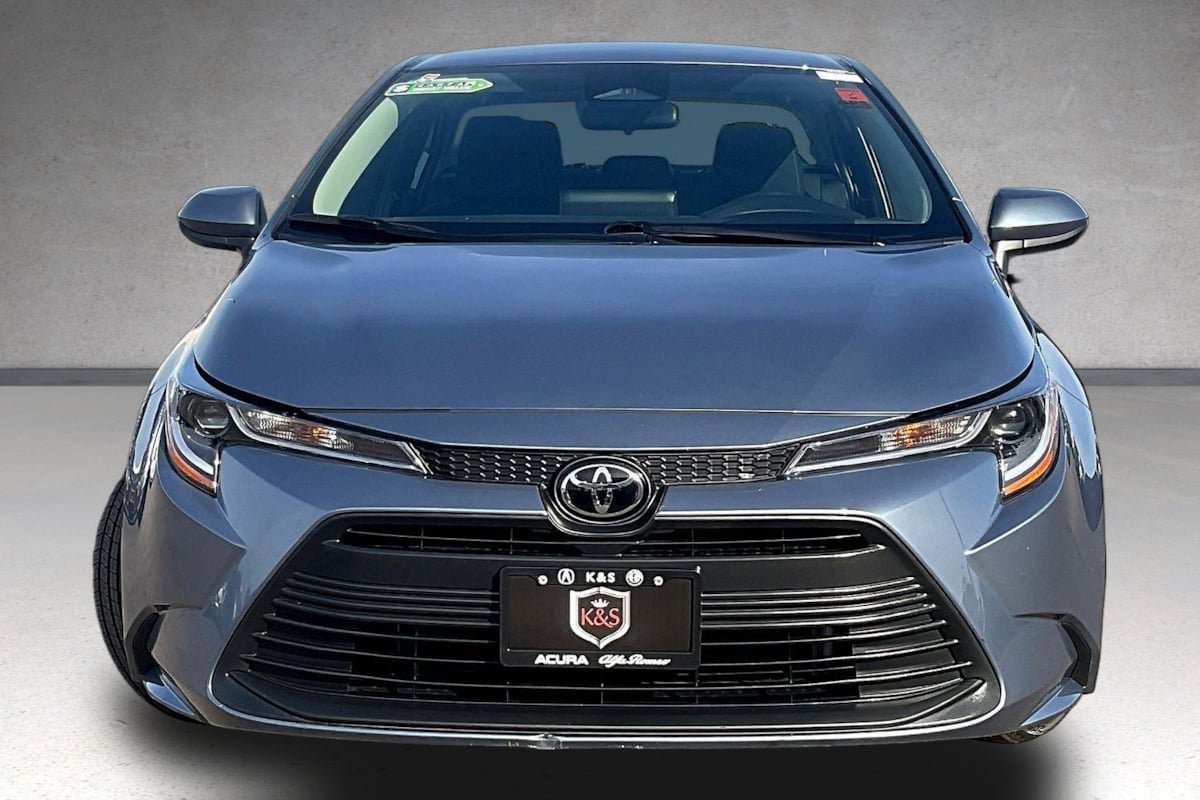 Used 2025 Toyota Corolla LE FWD image 3