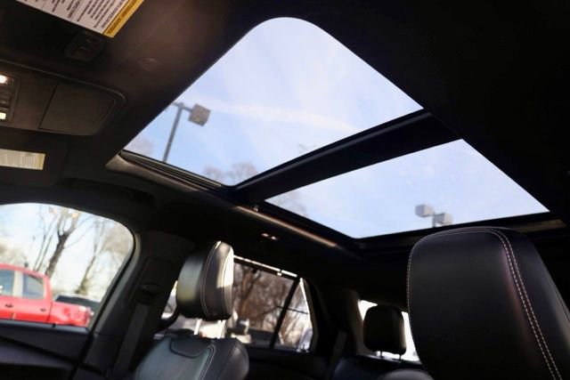 Used 2020 Ford Explorer ST w/ Premium Technology Package image 7