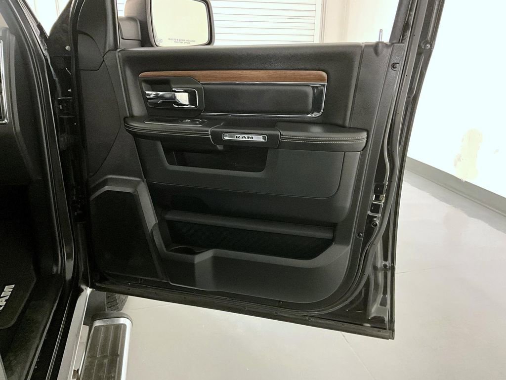Used 2017 RAM 1500 Laramie w/ Convenience Group AWD/4WD image 16