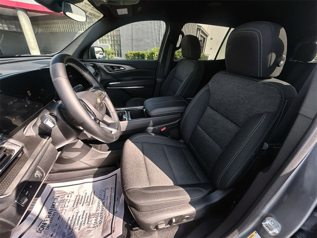 Used 2025 Chevrolet Traverse LT w/ LPO, Floor Liner Package image 17