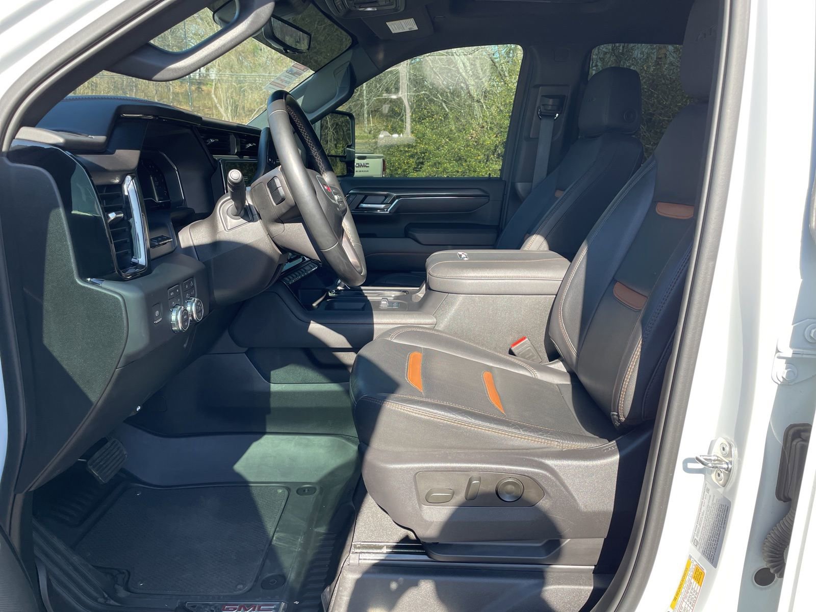 Used 2024 GMC Sierra 2500 AT4 w/ AT4 Premium Plus Package image 11