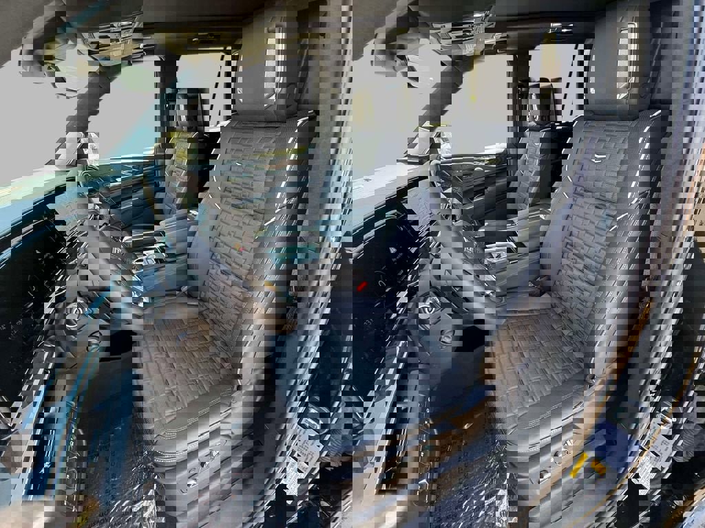 New 2024 Cadillac Escalade Premium Luxury Platinum image 2