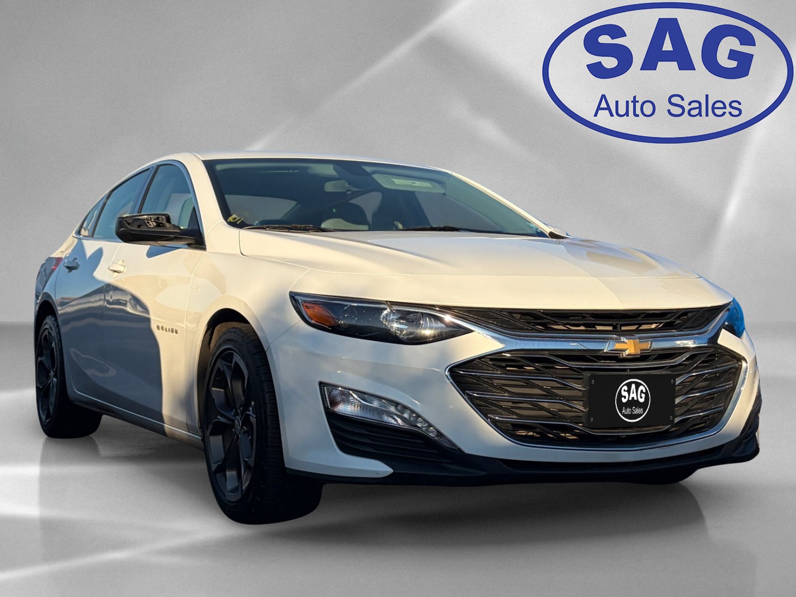 Used 2022 Chevrolet Malibu LT FWD image 2