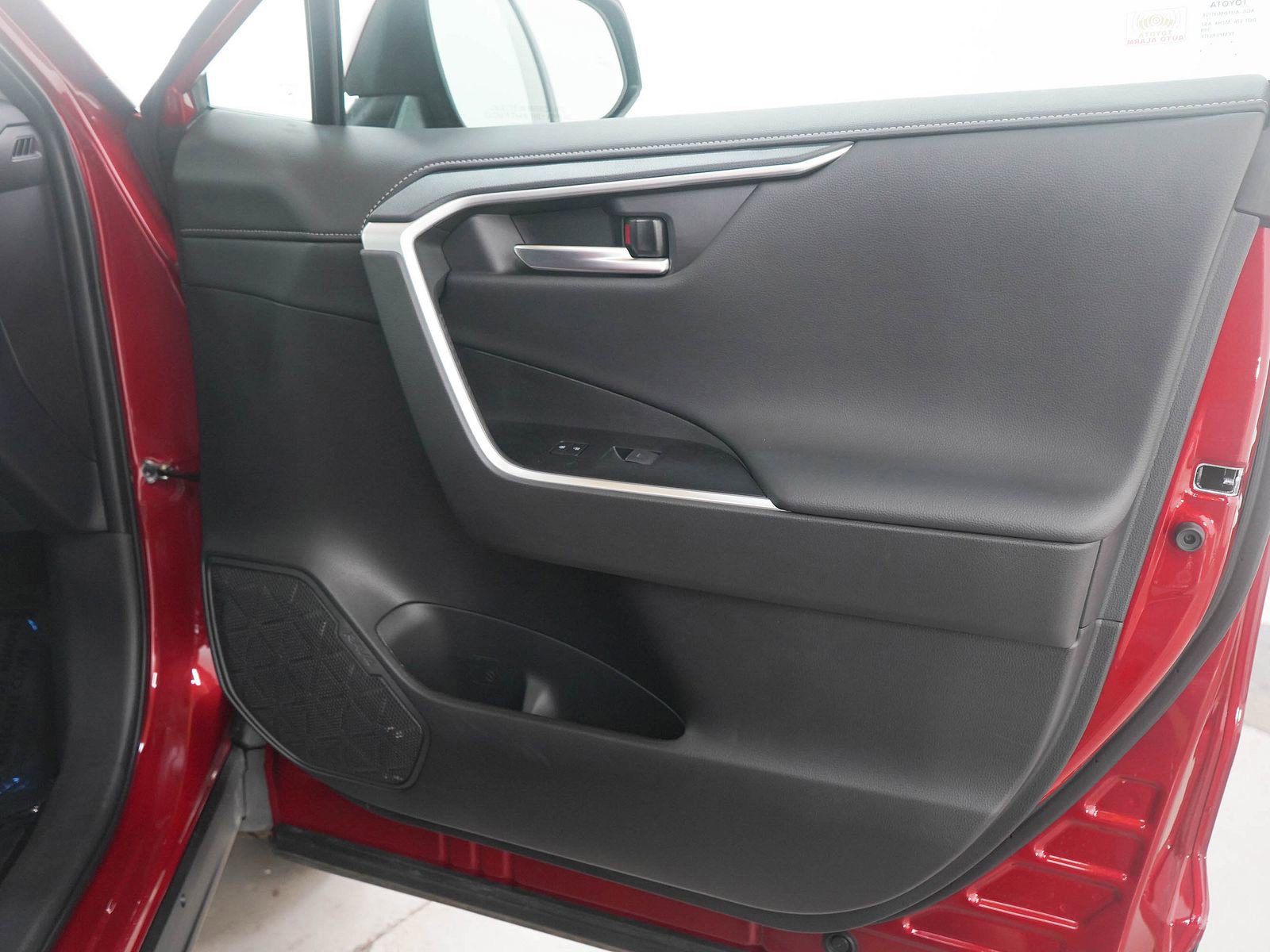 Used 2025 Toyota RAV4 Limited w/ Weather Package image 9