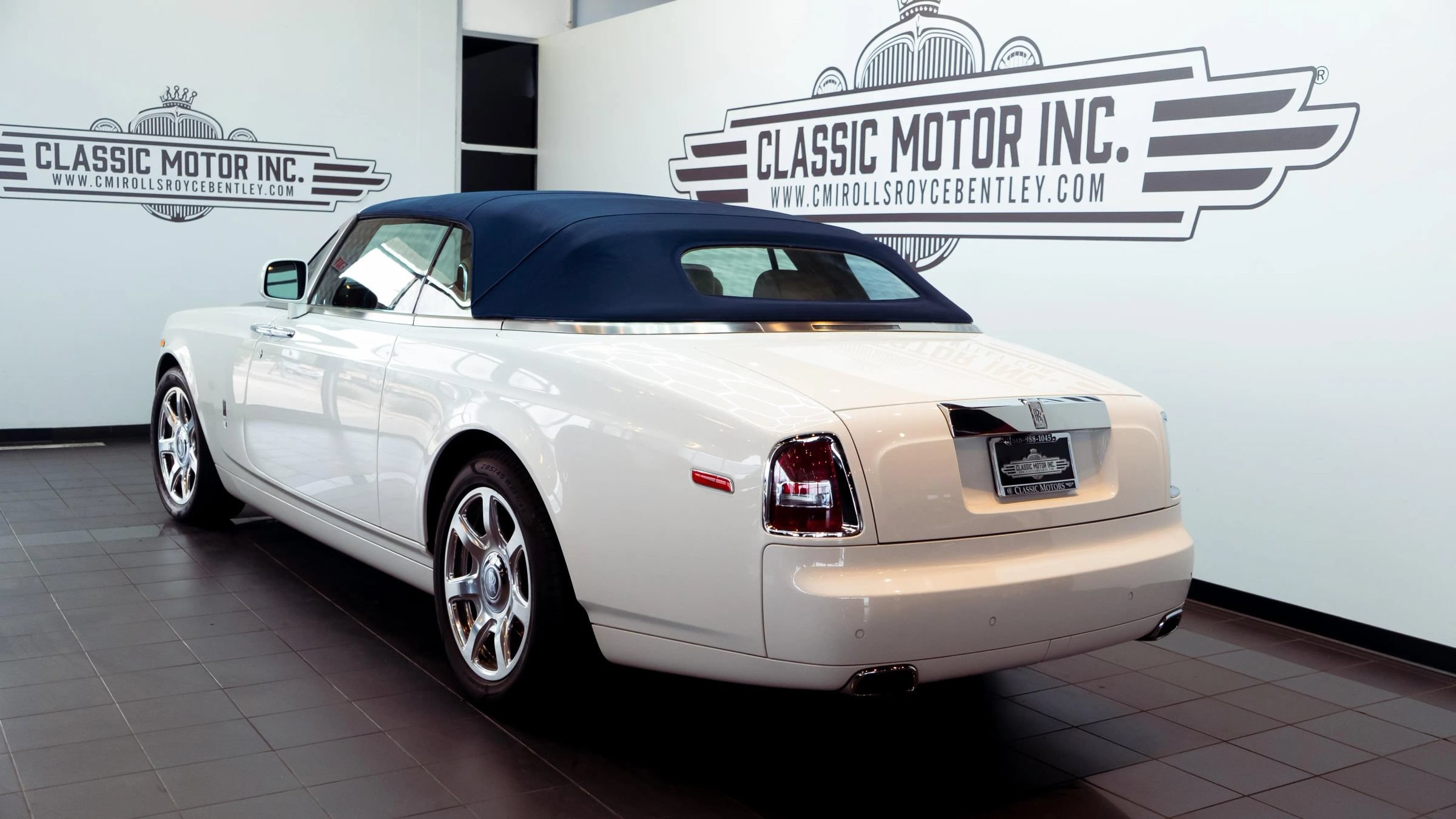 Used 2011 Rolls-Royce Phantom Drophead Coupe RWD image 13