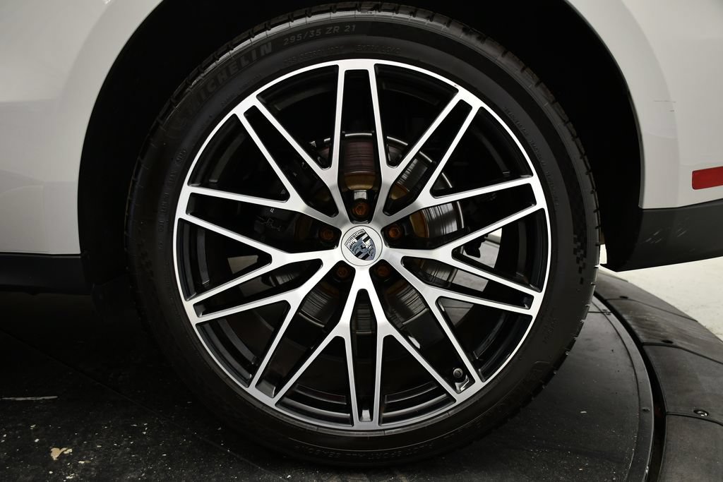 Certified 2024 Porsche Macan AWD/4WD image 14