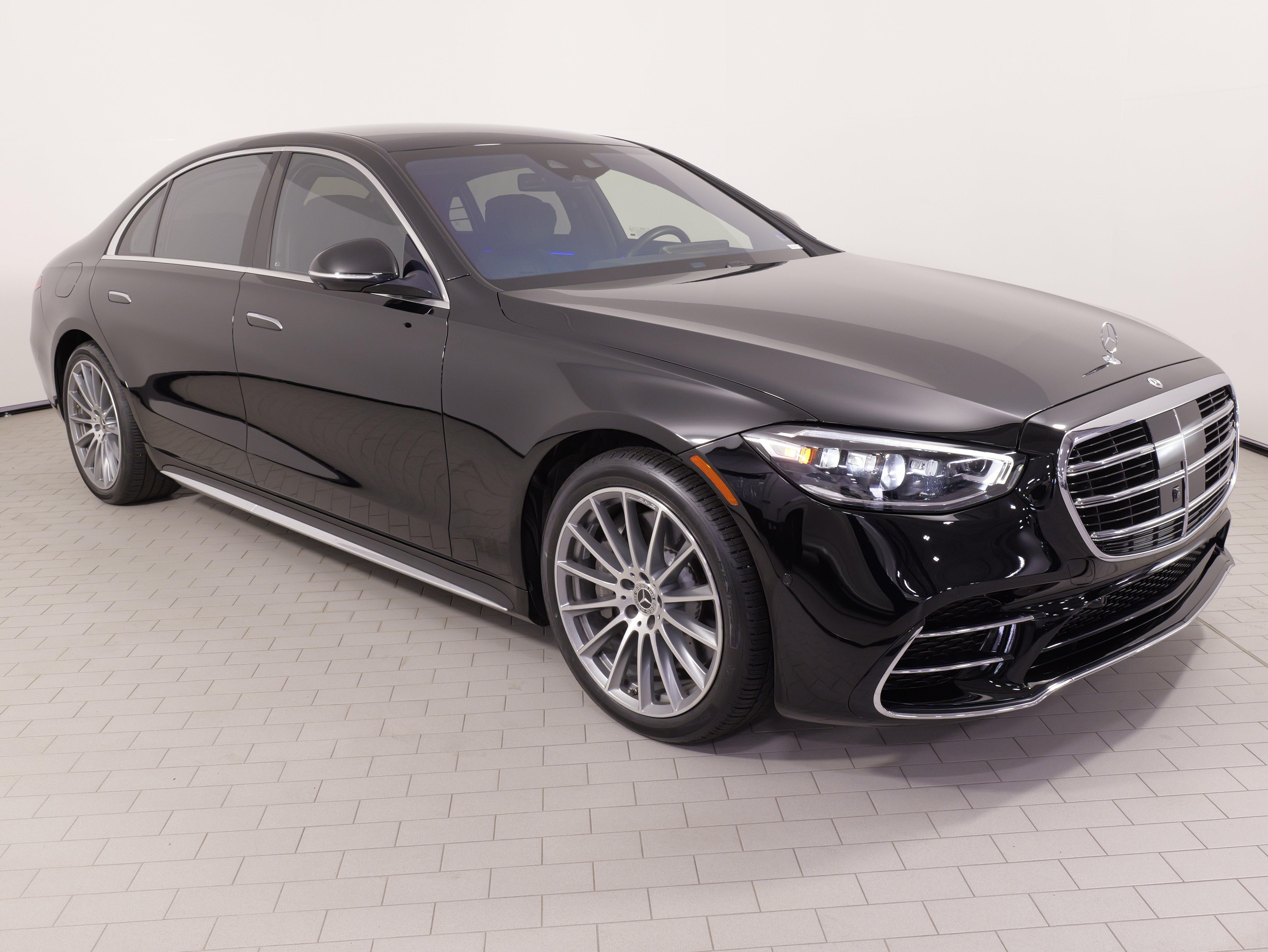 Used 2022 Mercedes-Benz S 500 4MATIC w/ AMG Line Package image 6
