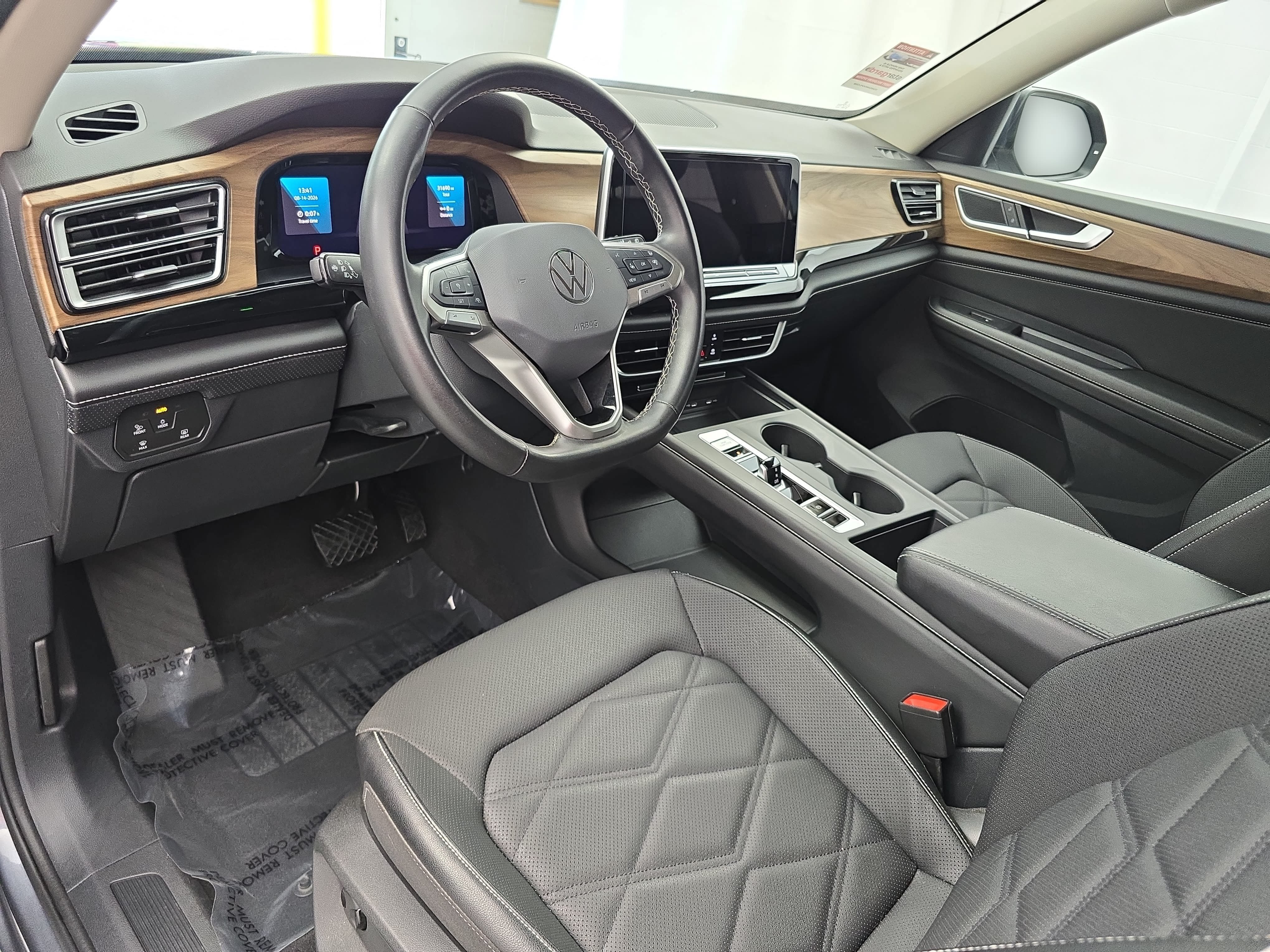 Used 2024 Volkswagen Atlas SE AWD/4WD image 16
