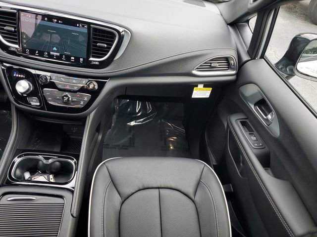 New 2026 Chrysler Pacifica Limited image 18
