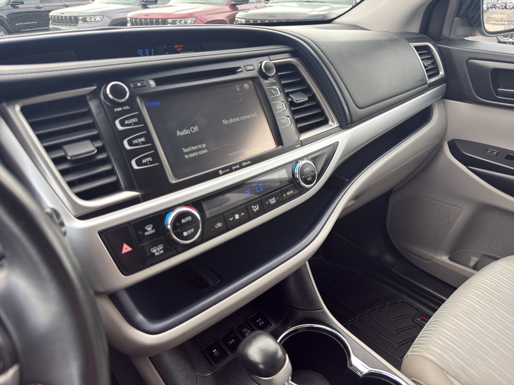 Used 2019 Toyota Highlander Plus AWD/4WD image 21