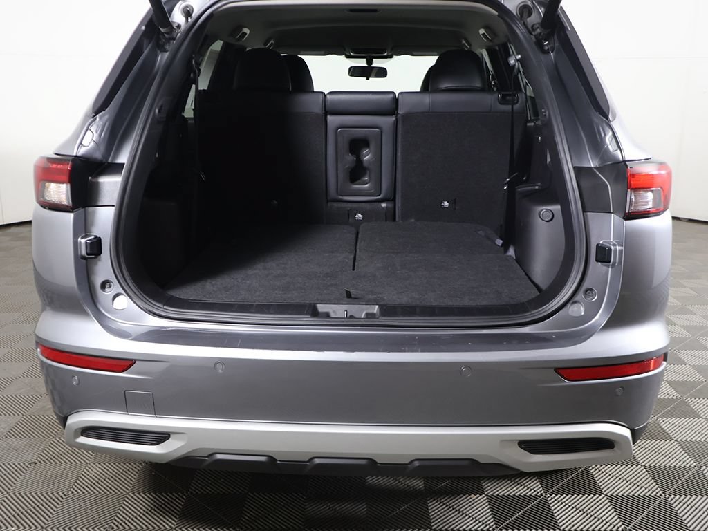 Used 2024 Mitsubishi Outlander SE Black Edition FWD image 16
