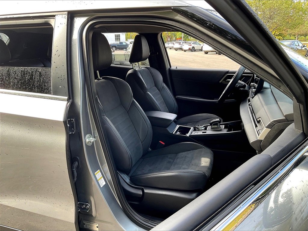 Used 2024 Mitsubishi Outlander SE image 11