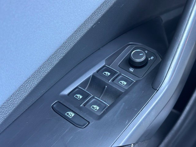 Used 2025 Volkswagen Jetta SE FWD image 26