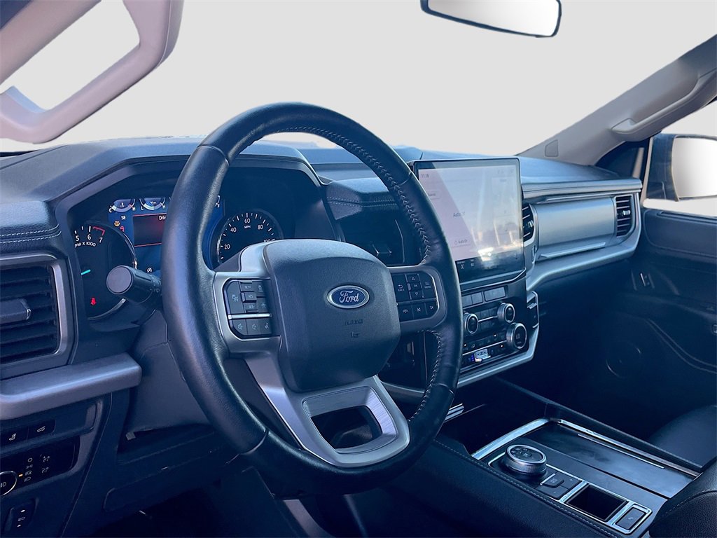 Used 2023 Ford Expedition XLT image 9