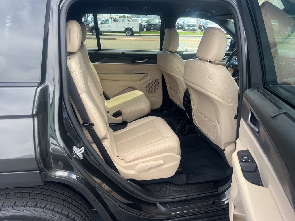 Used 2023 Jeep Grand Cherokee L Limited w/ Luxury Tech Group II AWD/4WD image 47