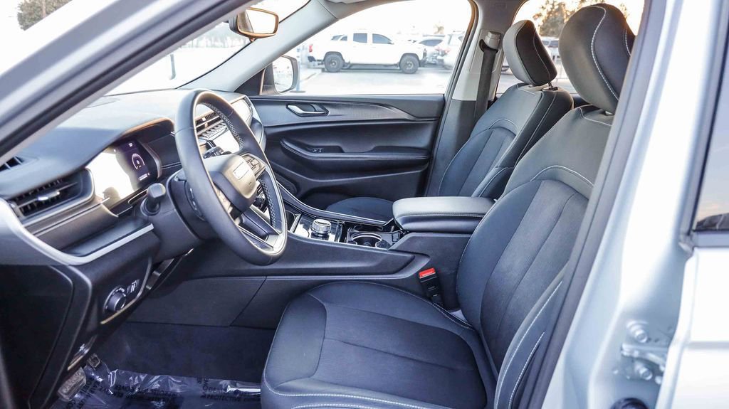 Used 2023 Jeep Grand Cherokee L Laredo image 18