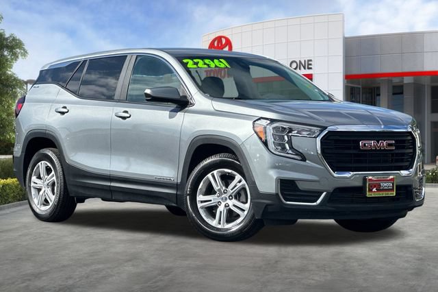 Used 2024 GMC Terrain SLE FWD image 2