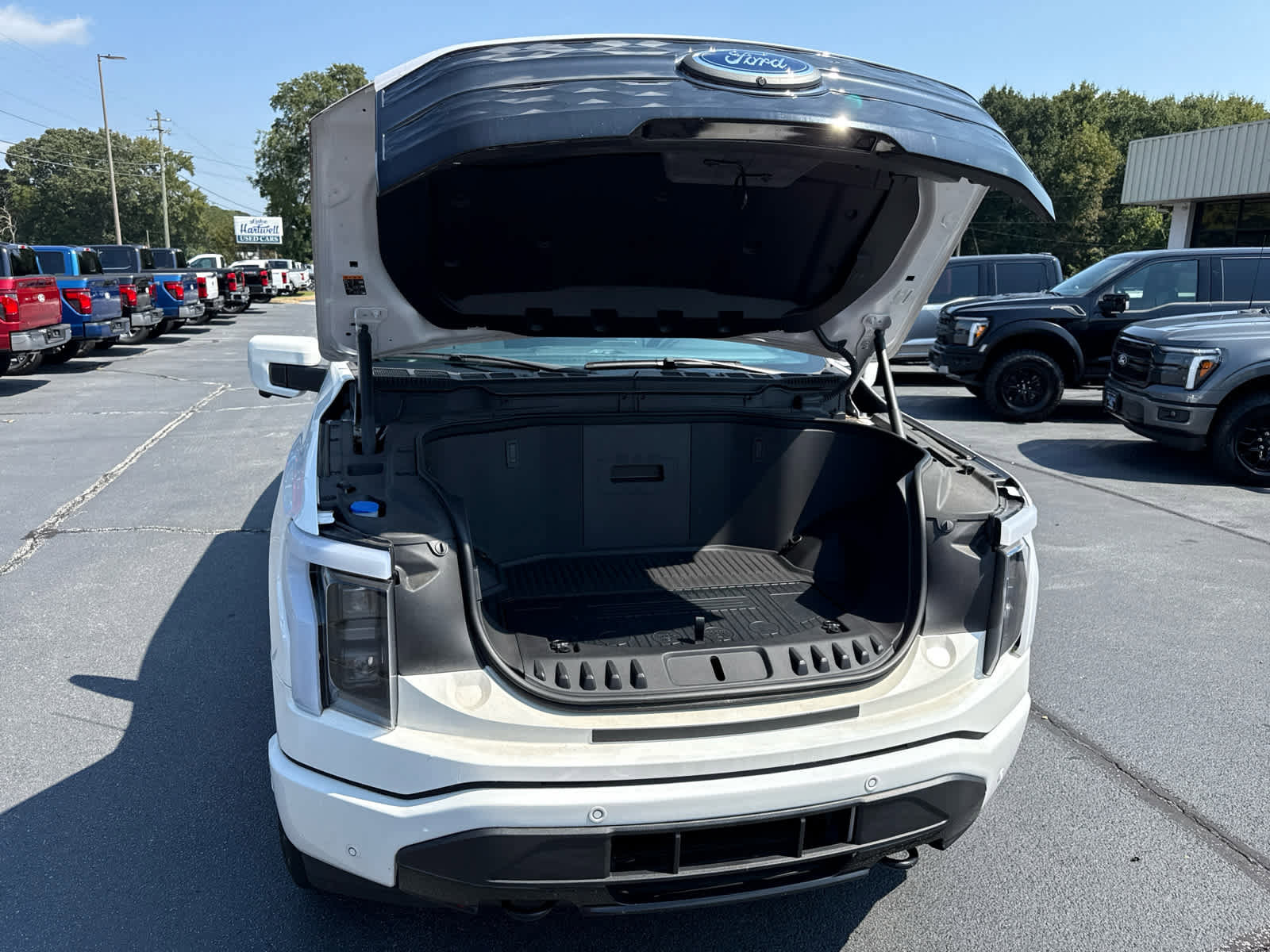 New 2023 Ford F150 Lightning Platinum image 40