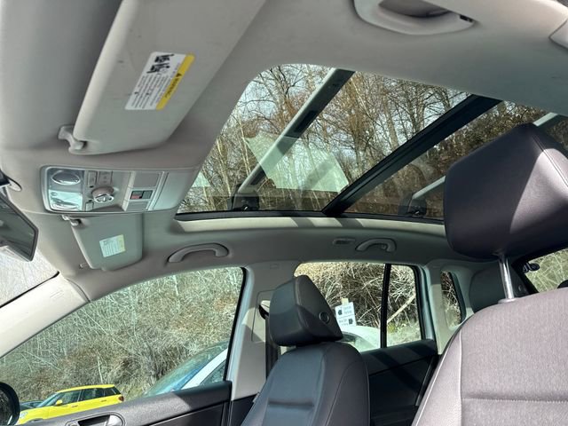 Used 2016 Volkswagen Tiguan SE image 26