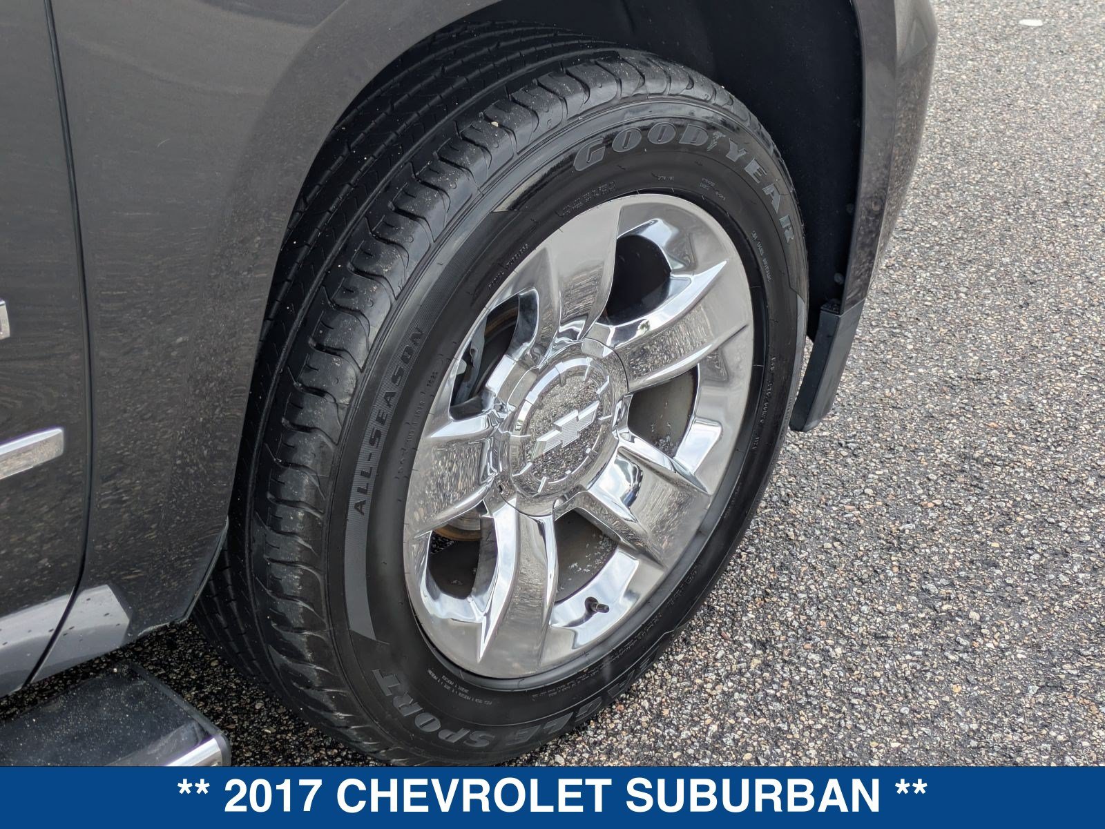 Used 2017 Chevrolet Suburban LT w/ LT Signature Package RWD image 13