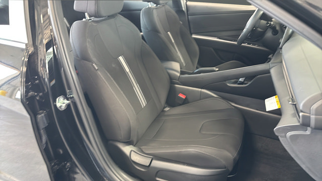 Certified 2025 Hyundai Elantra Sport FWD image 24