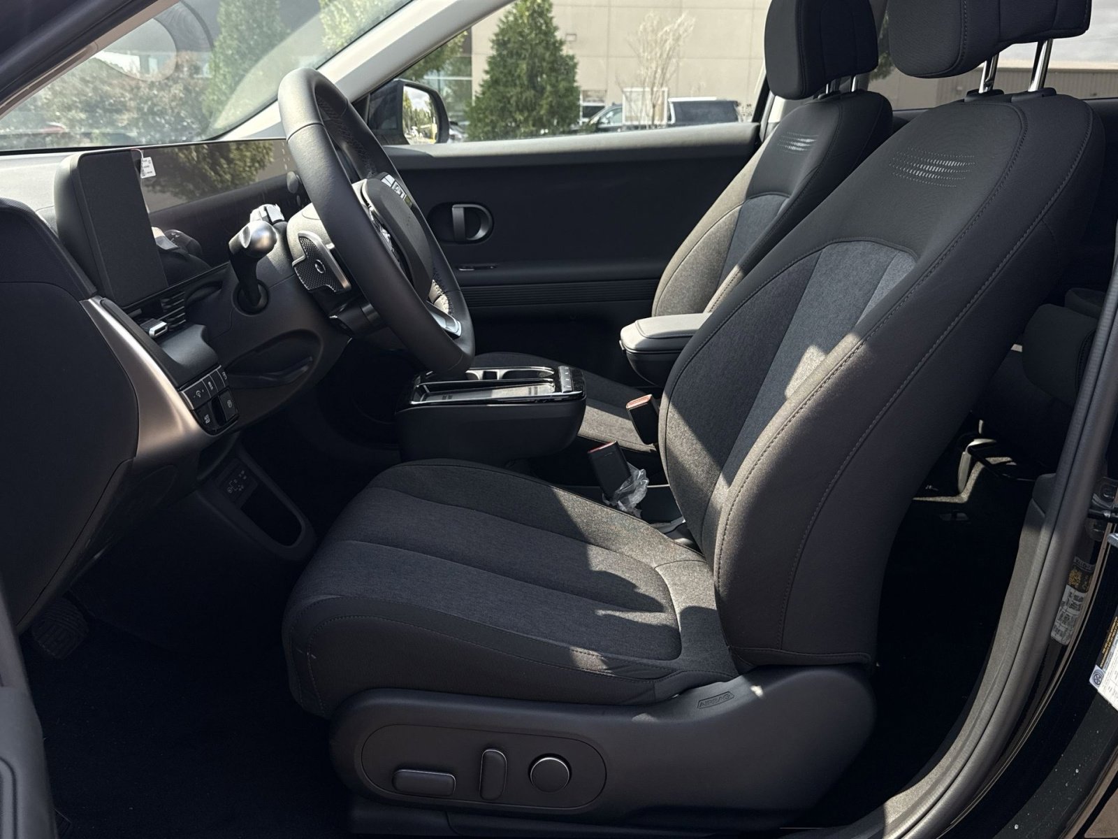 New 2025 Hyundai Ioniq 5 SE image 13