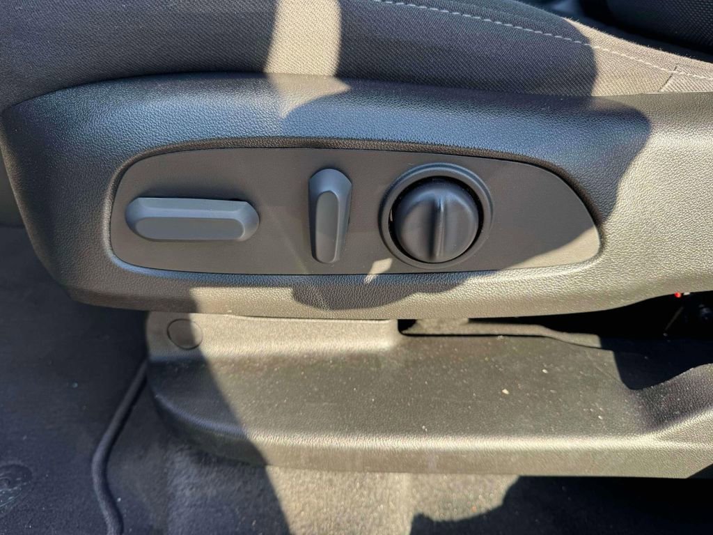 Used 2022 Chevrolet Traverse LT AWD/4WD image 17