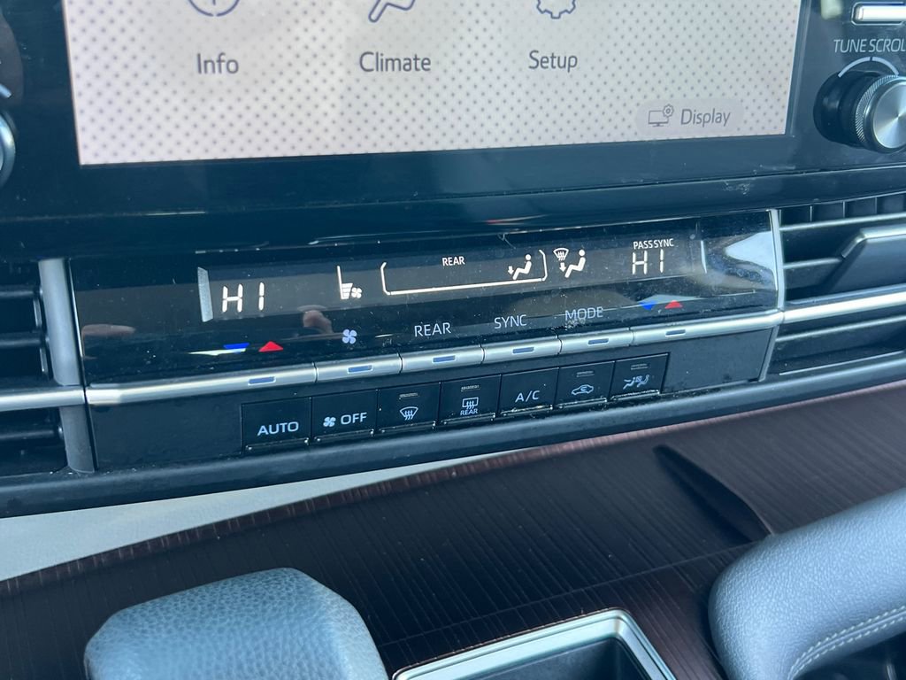 Used 2024 Toyota Sienna LE image 22