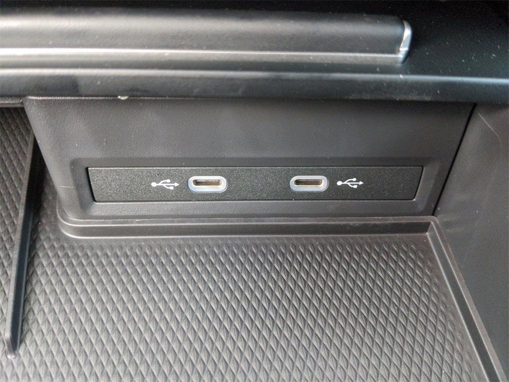 Used 2025 Volkswagen Atlas SE image 33