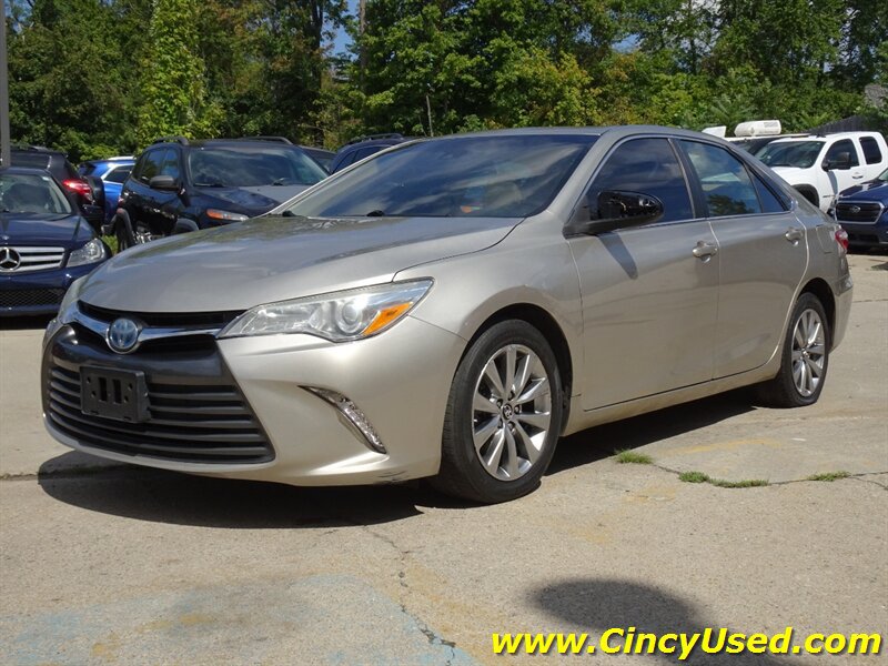 Used 2017 Toyota Camry XLE w/ Moonroof Package FWD image 3
