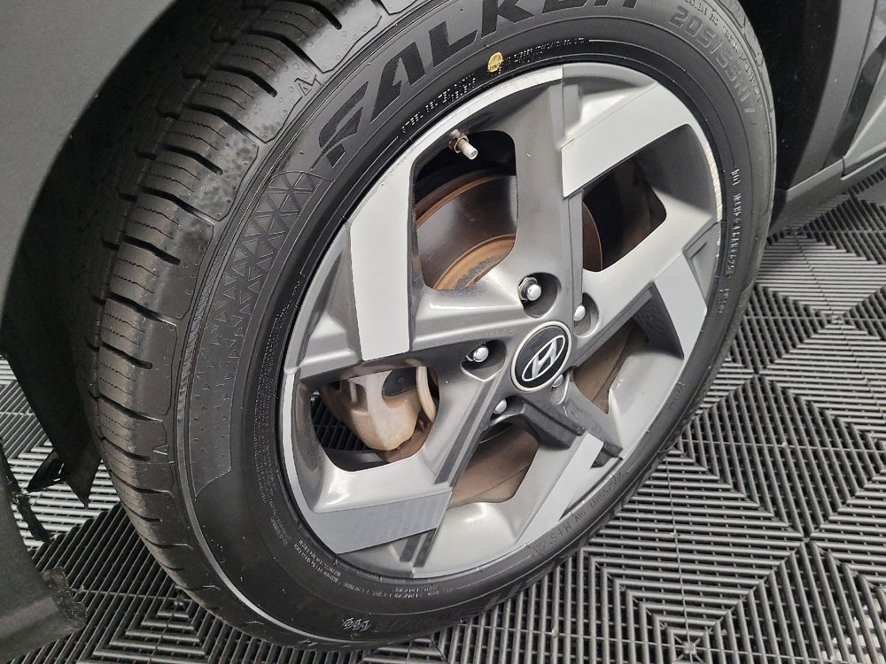 Used 2023 Hyundai Venue SEL FWD image 31