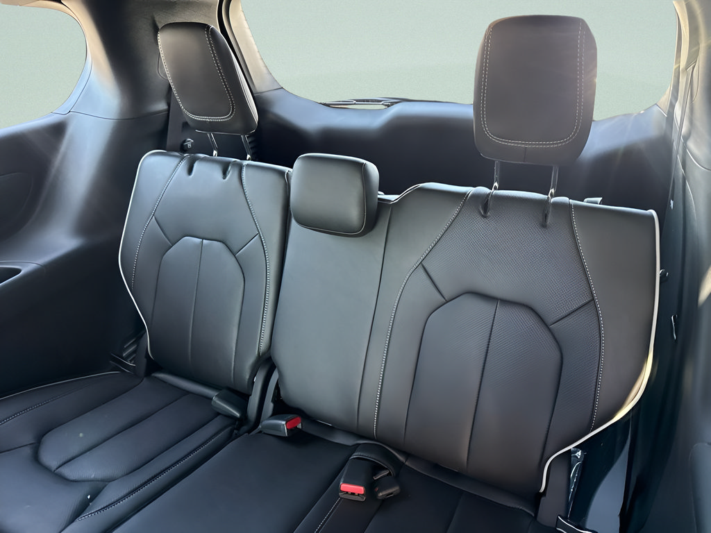 New 2027 Chrysler Pacifica Limited AWD/4WD image 11