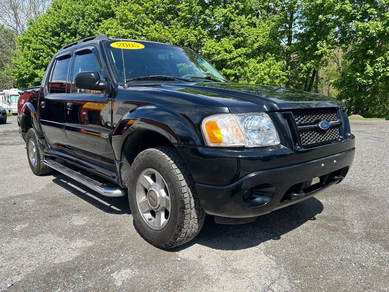 Used 2005 Ford Explorer Sport Trac XLT AWD/4WD image 2