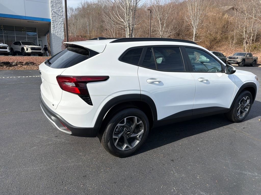 New 2025 Chevrolet Trax LT w/ LT Convenience Package image 3