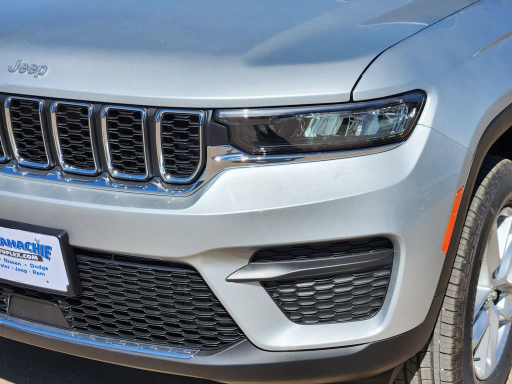 New 2026 Jeep Grand Cherokee Laredo RWD image 5