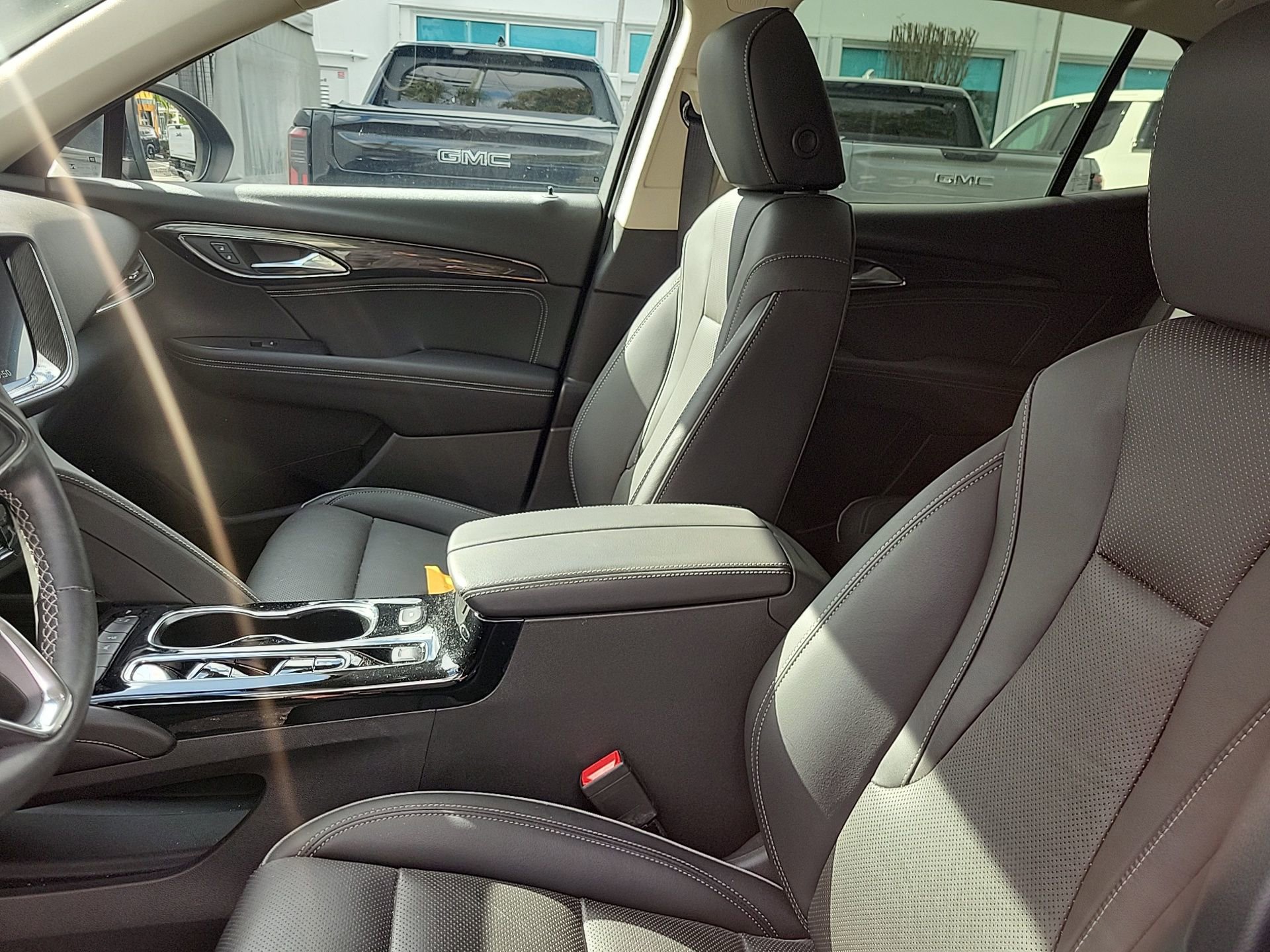 Used 2023 Buick Envision Essence image 24