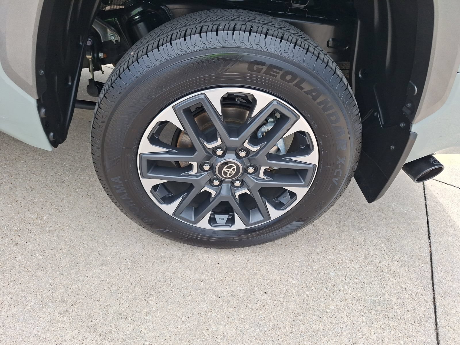 Used 2026 Toyota Tundra Limited AWD/4WD image 11