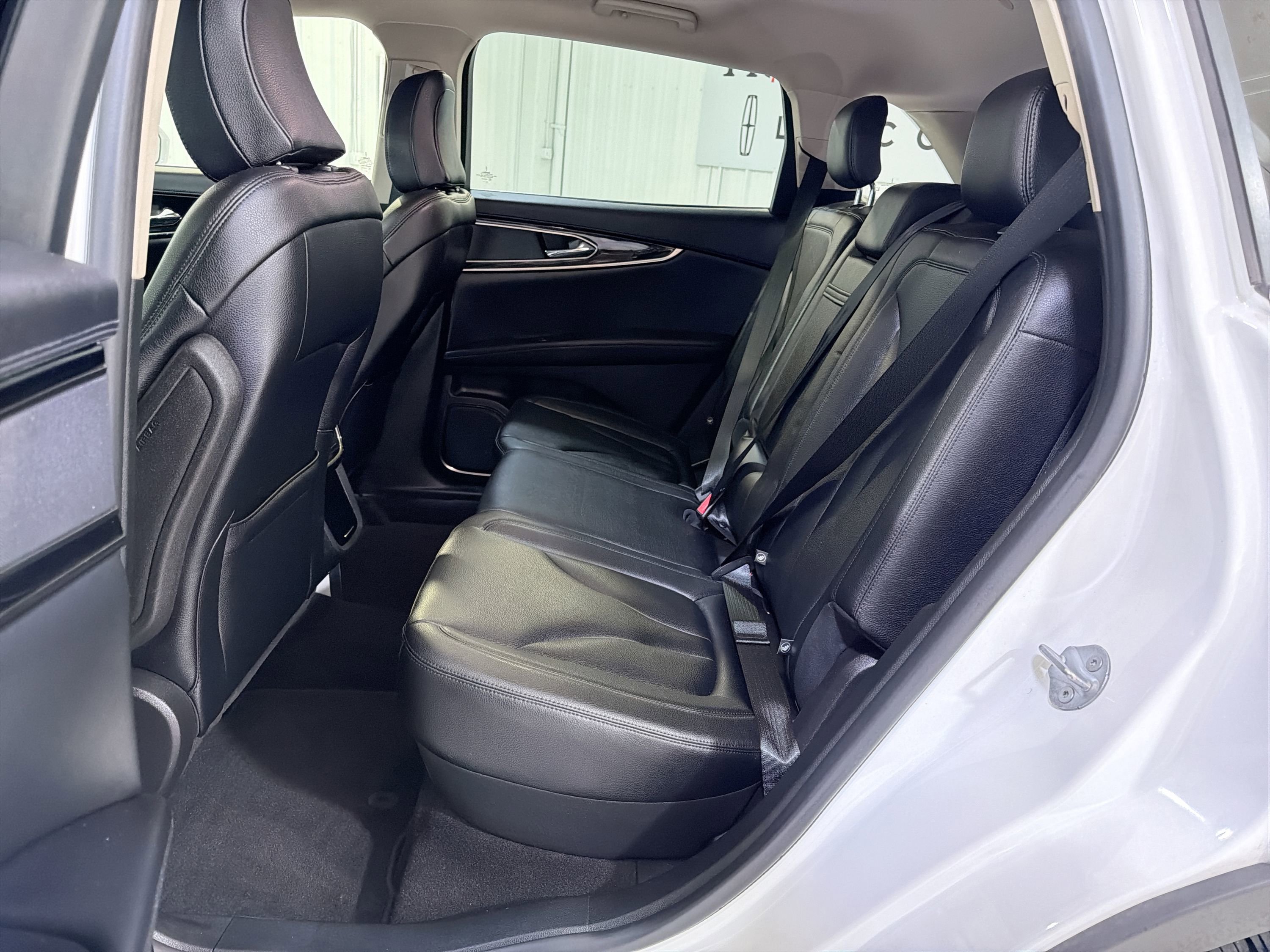 Used 2023 Lincoln Nautilus FWD w/ Premium Package image 24