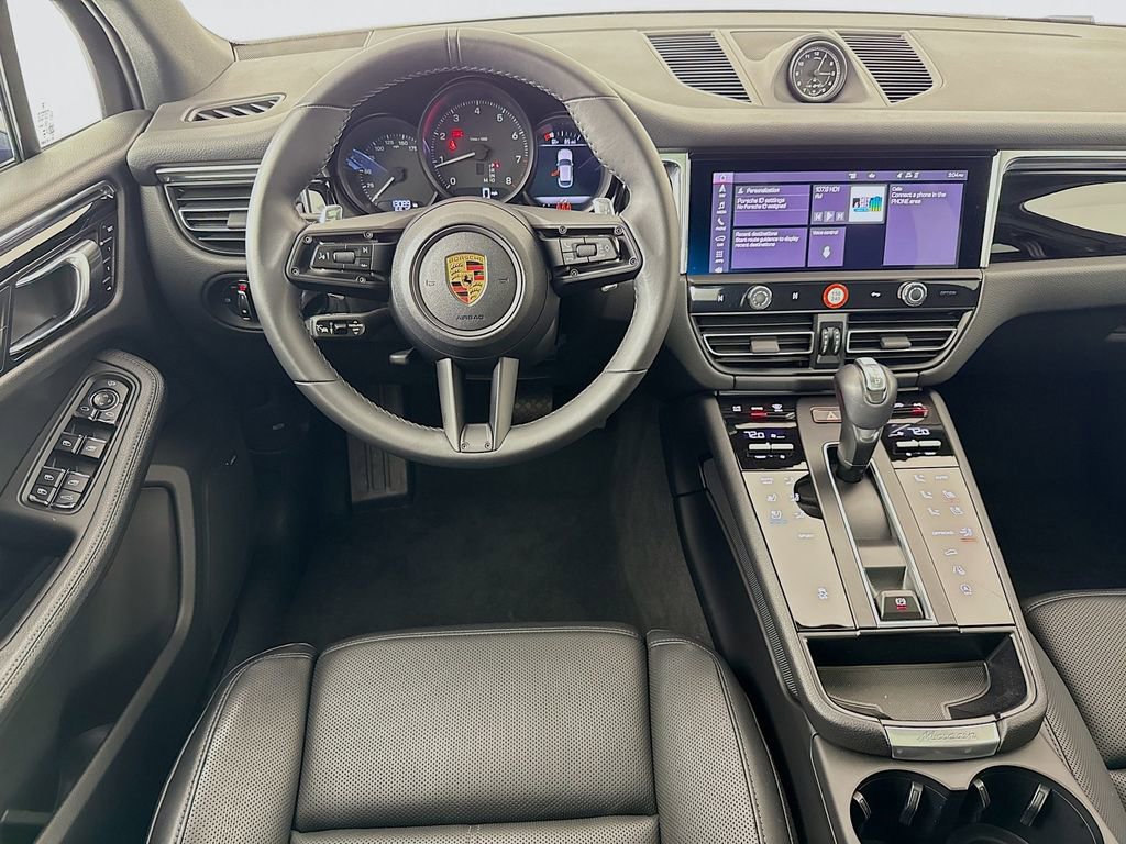 Certified 2025 Porsche Macan image 25
