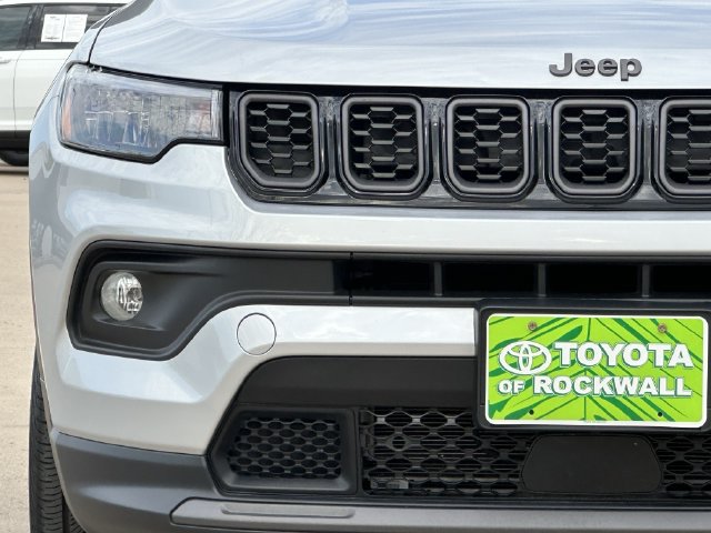 Used 2026 Jeep Compass Latitude AWD/4WD image 7