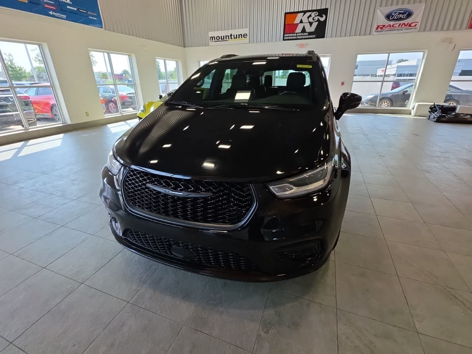Used 2021 Chrysler Pacifica Limited AWD/4WD video 2