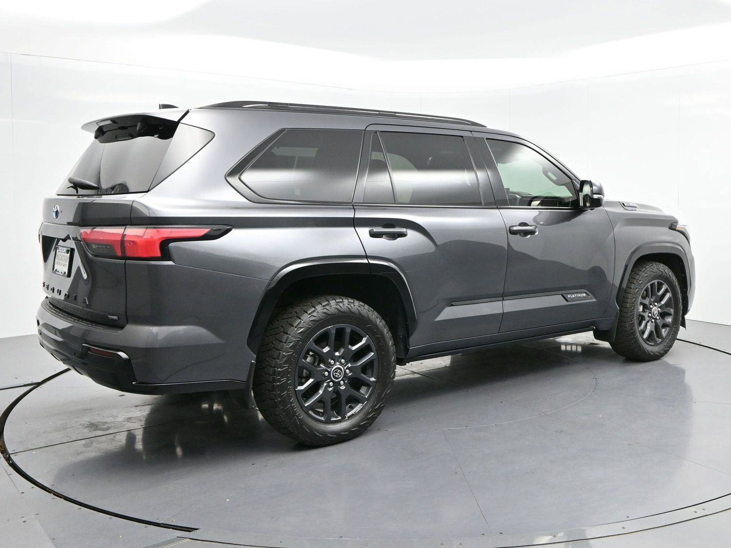 Used 2023 Toyota Sequoia Platinum AWD/4WD image 7