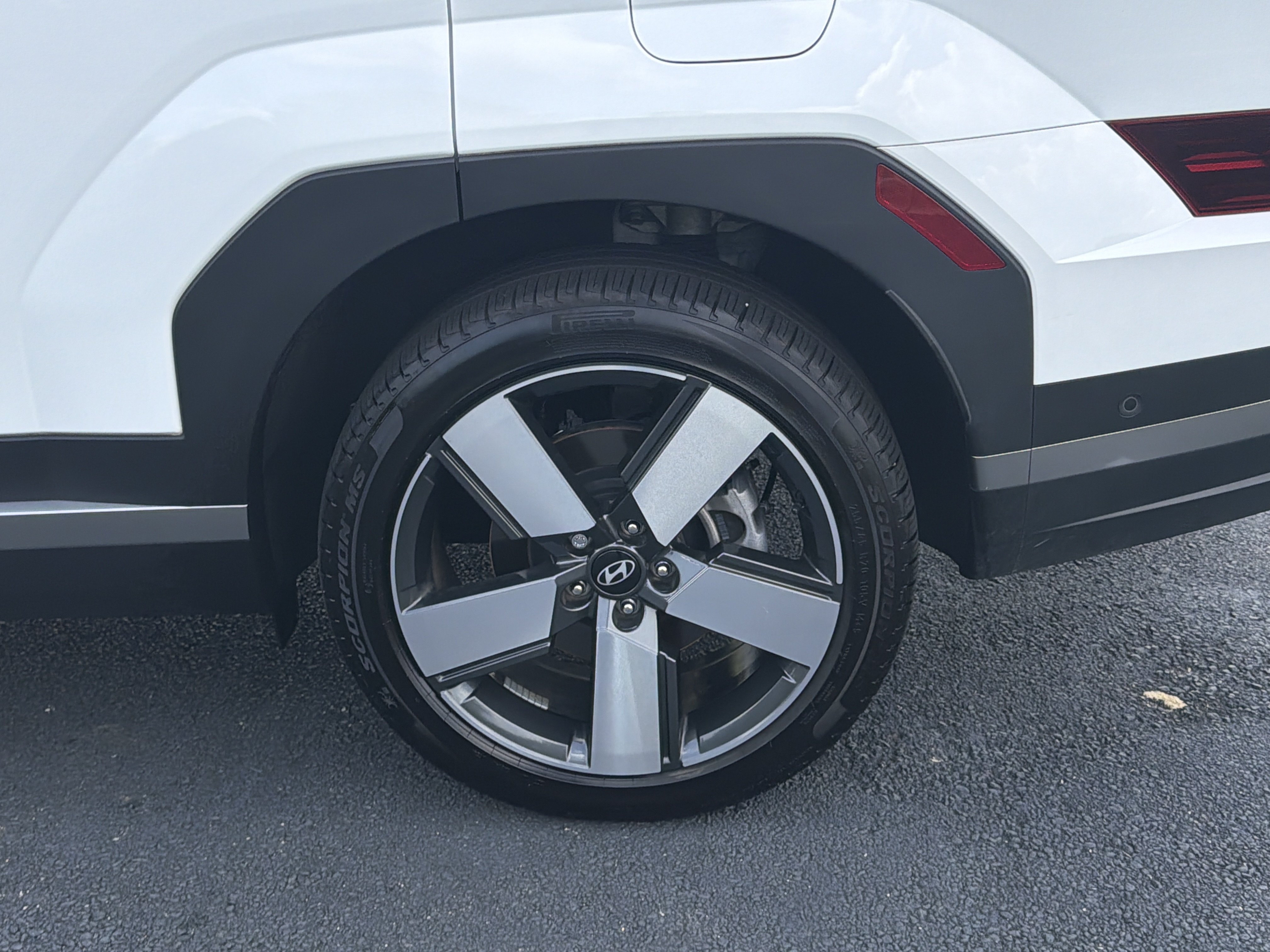 Used 2024 Hyundai Santa Fe Limited FWD image 35