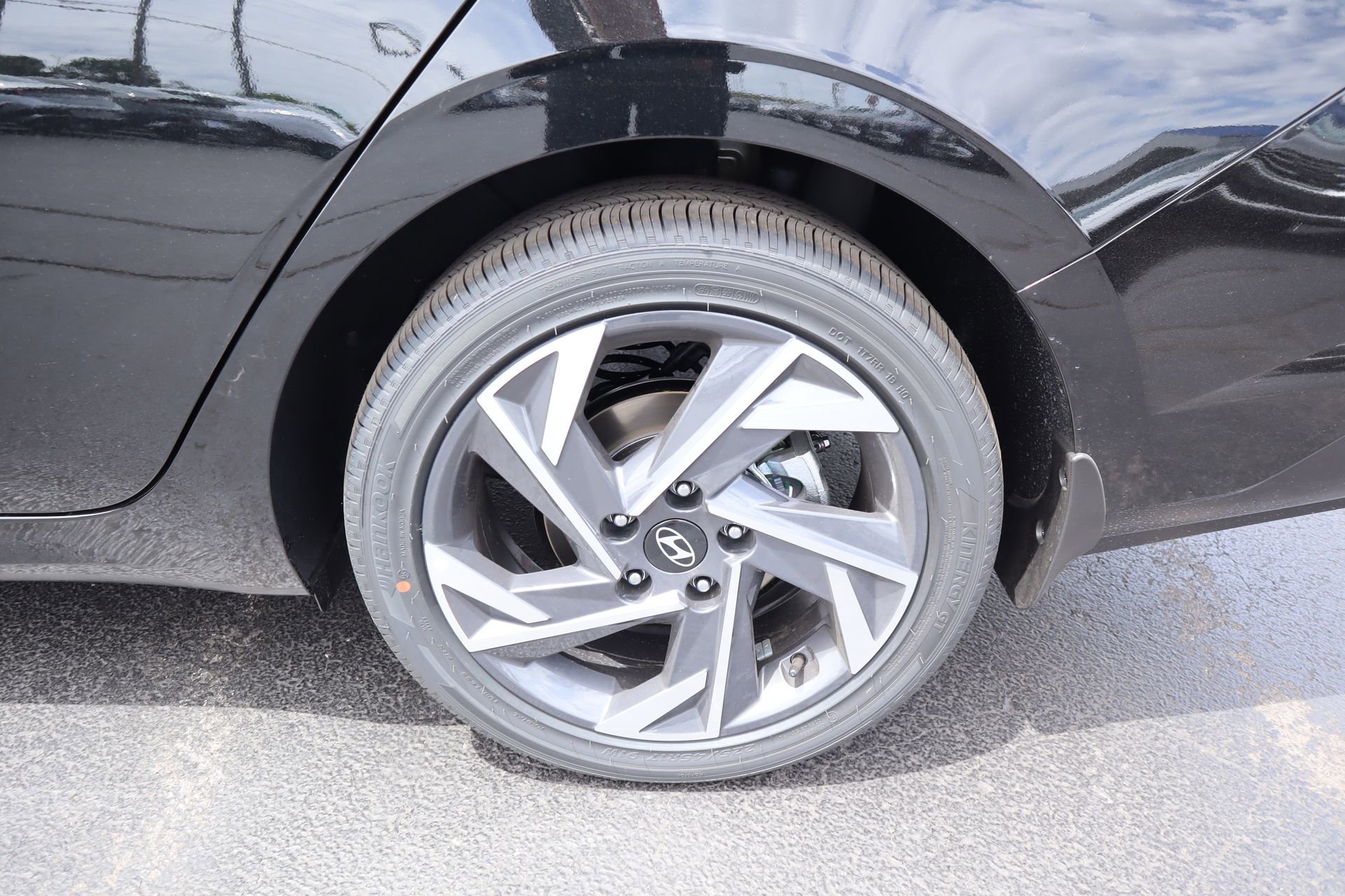 New 2026 Hyundai Elantra Limited FWD image 20