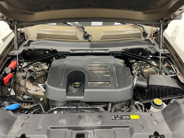 Used 2023 Land Rover Defender 130 SE image 18